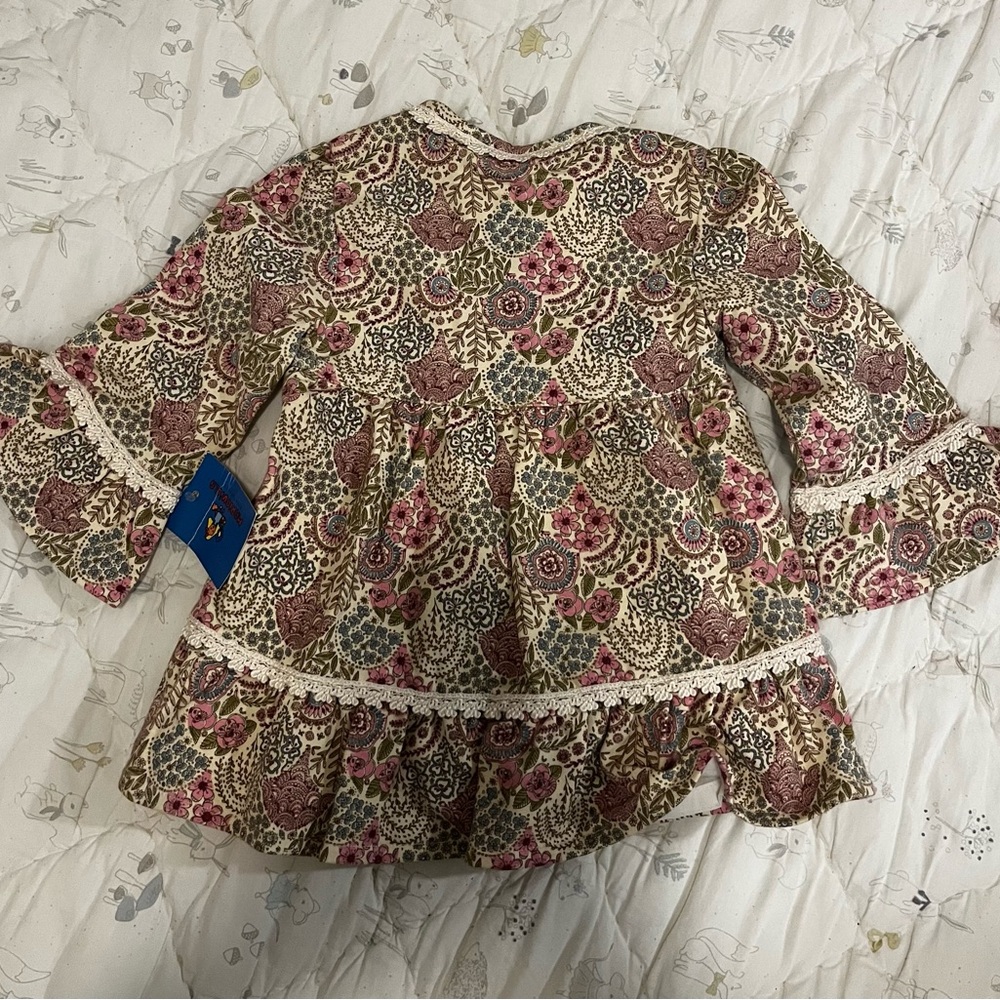 Beautiful Floral Patterned Dress with Lace details